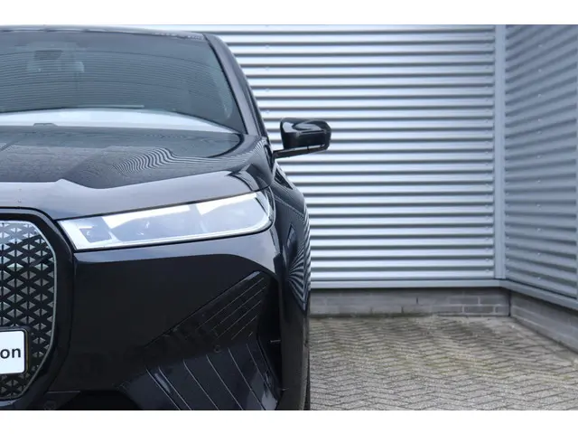 BMW iX xDrive40 2023 Elektrisch 36