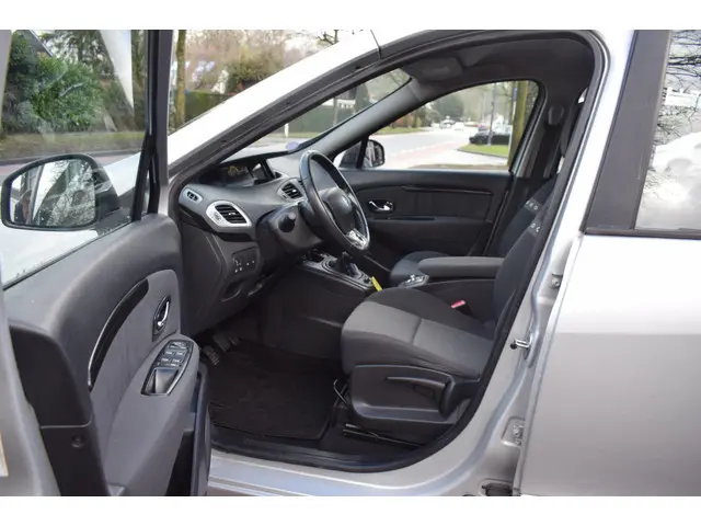 Renault Scénic 1.2 TCe Expression Trekhaak 2013 Benzine 21