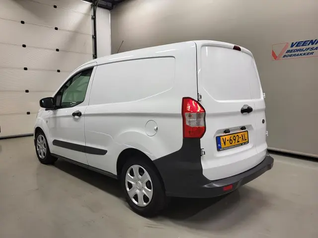 Ford Transit Courier 1.5TDCI Euro 6! 2019 Diesel 16
