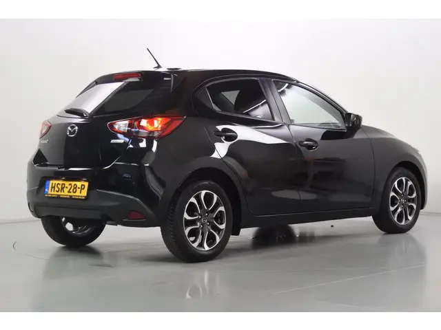 Mazda 2 1.5 90pk Nakama 2016 Benzine 2