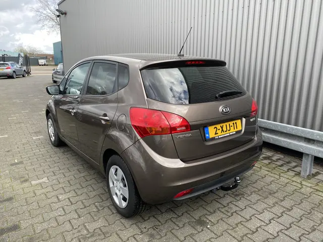 Kia Venga 1.4 CVVT ExecutiveLine 2014 Benzine 16