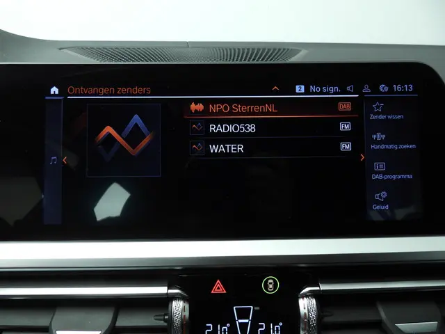 BMW 3 Serie Touring 318i 2022 Benzine 29