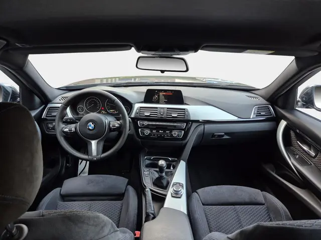 BMW 3 Serie Touring 318i M Sport 2015 Benzine 15