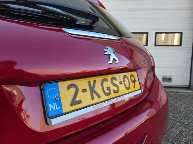 Peugeot 208 1.2 VTi Blue Lease Executive 2013 Benzine 12