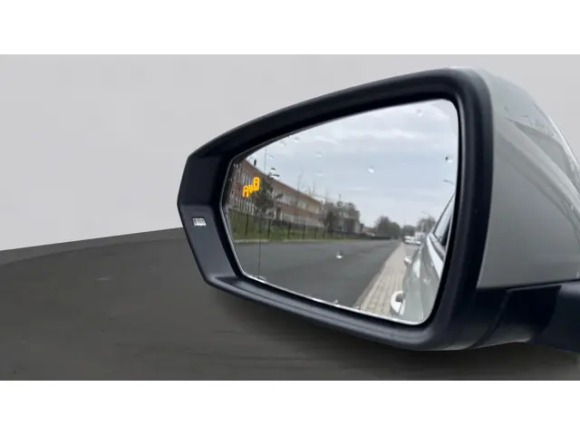 Volkswagen Polo 1.0 TSI R-Line Edition 2026 Benzine 32