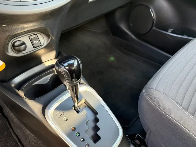 Toyota Yaris 1.5 Hybrid Design 2018 Hybride Benzine 10