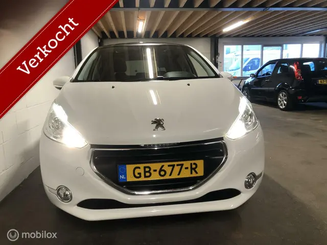Peugeot 208 1.2 PureTech Blue Lease Premium 2015 Benzine 3