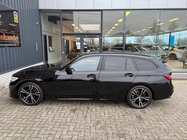 BMW 3 Serie Touring 320i High Executive M 2022 Benzine 6