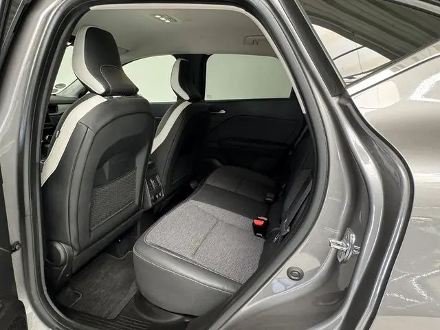 Renault Captur 1.3 TCe 140 Intens 2021 Benzine 30