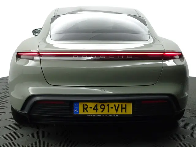 Porsche Taycan Performance 84kwh 2021 Elektrisch 38