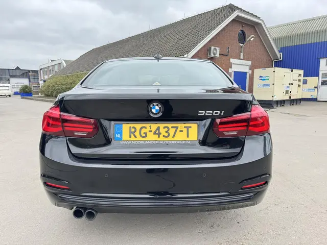 BMW 3 Serie 320i Corporate Lease Executive 2017 Benzine 7
