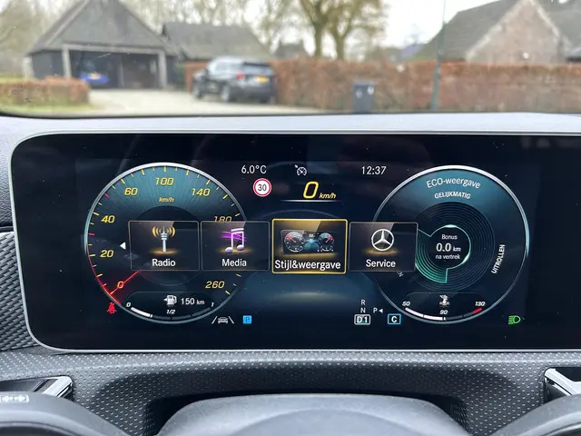 Mercedes-Benz A-Klasse 220 Premium 2019 Benzine 25