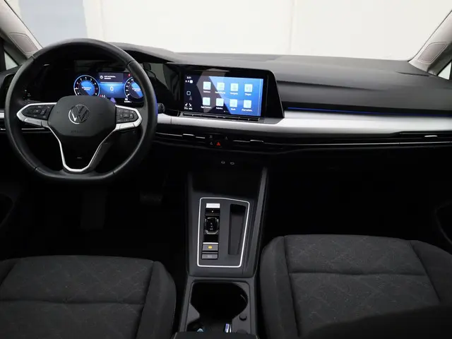 Volkswagen Golf 1.5eTSI/130PK Life DSG 2023 Benzine 4