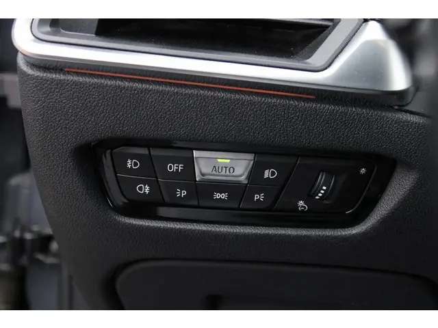 BMW 3 Serie 330i High Executive Edition 2019 Benzine 37