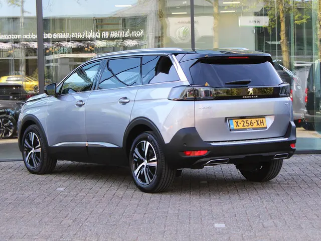 Peugeot 5008 1.2 Hybrid GT 2024 Benzine 2