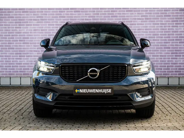 Volvo XC40 2.0 B4 R-Design 2022 Benzine 8