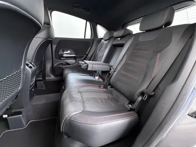 Mercedes-Benz GLA 180 AMG line 2021 Benzine 17