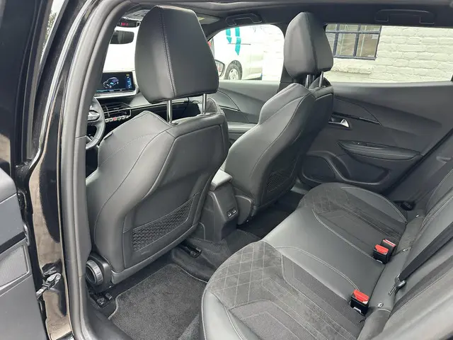 Peugeot e-2008 EV GT Pack 136 PK 2022 Elektrisch 32