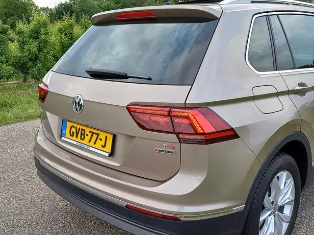 Volkswagen Tiguan 1.4 TSI 4Motion Highline 2017 Benzine 19