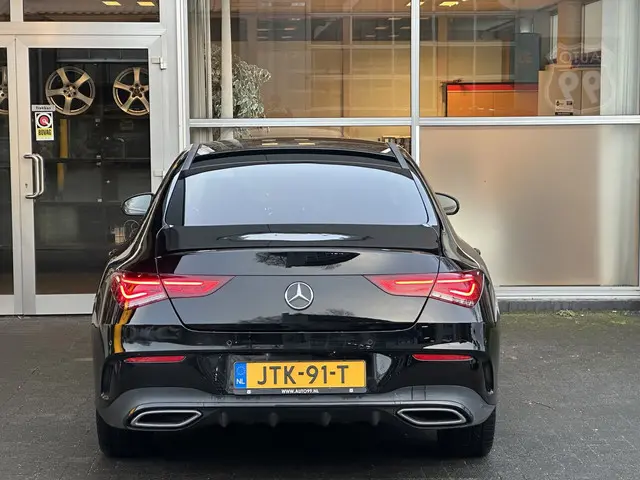 Mercedes-Benz CLA 250 e AMG Line 2022 Hybride Benzine 4