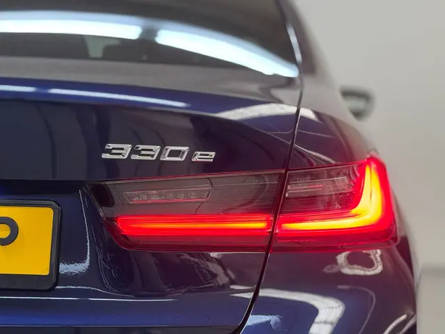 BMW 3 Serie 330e eDrive Edition 2020 Hybride Benzine 7