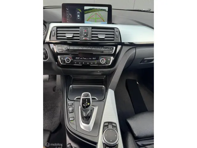 BMW 3 Serie 330i M Sport 2016 Benzine 13