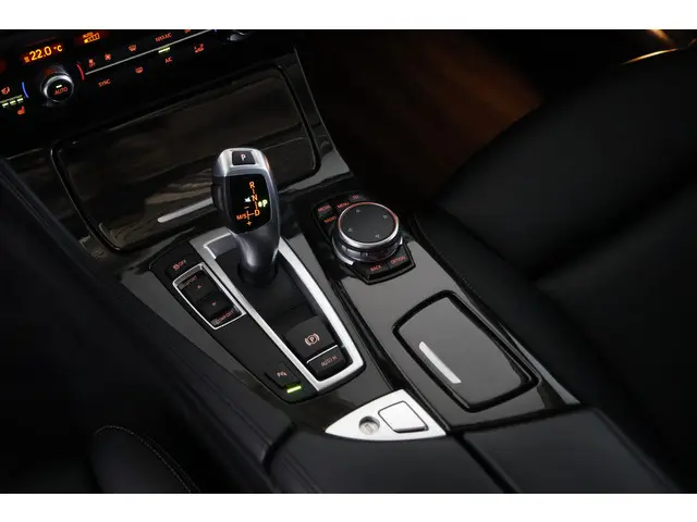 BMW 5 Serie Touring 520i Luxury Edition 2016 Benzine 18