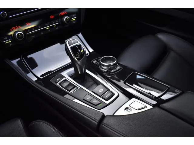 BMW 5 Serie 528i High Executive NAP 2014 Benzine 20