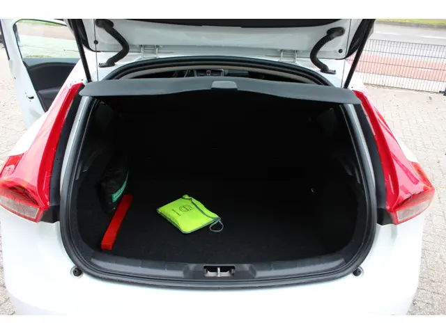 Volvo V40 1.6 T2 2014 Benzine 18