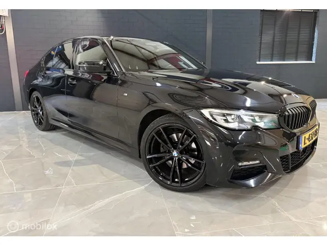 BMW 3 Serie M 320i xDrive High Executive 2019 Benzine 3