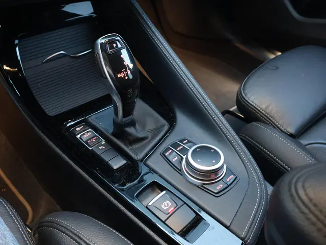 BMW X1 sDrive18i Business Edition Plus 2021 Benzine 23