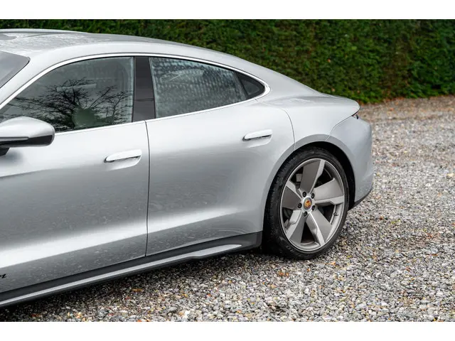 Porsche Taycan Performance 2021 Elektrisch 31