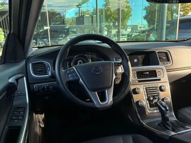 Volvo V60 2.0 T4 Summum 2016 Benzine 6