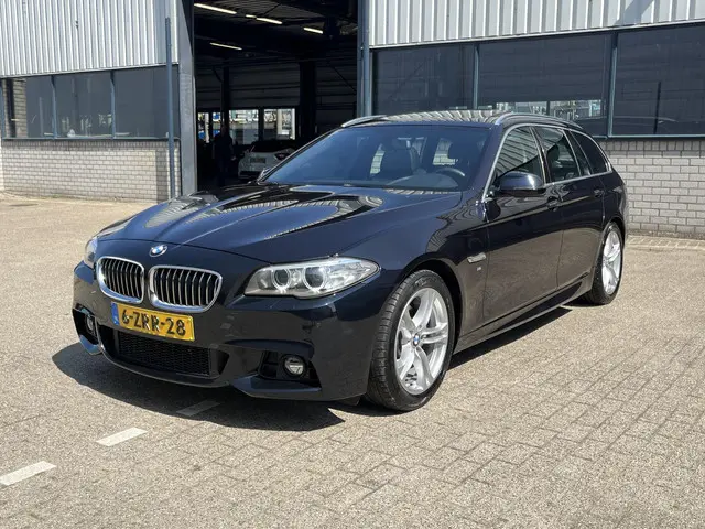 BMW 5 Serie Touring 520i High Executive 2015 Benzine 70