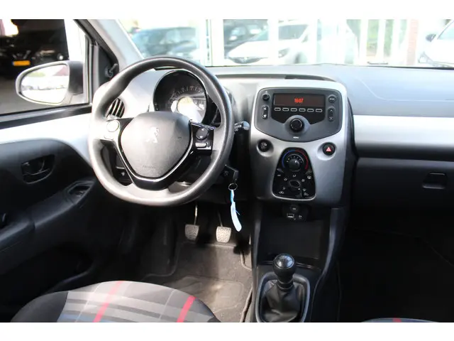 Peugeot 108 1.0 e-VTi Active PACK PREMIUM 2016 Benzine 19