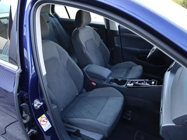 Volkswagen Golf 1.4 eHybrid PHEV 2022 Hybride Benzine 31