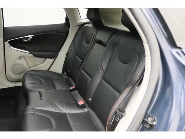 Volvo V40 Cross Country 1.6 T4 Summum 2013 Benzine 13