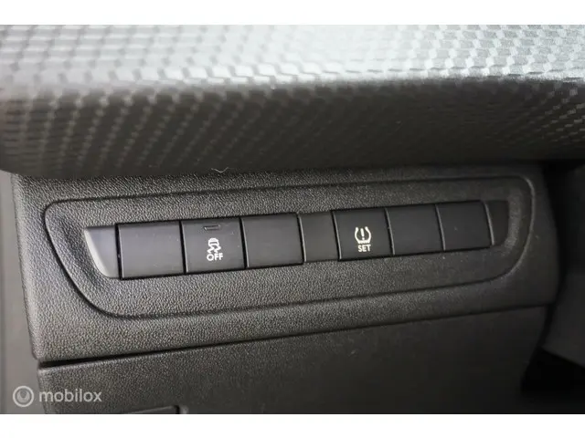Peugeot 2008 1.2 PureTech Active 2014 Benzine 28