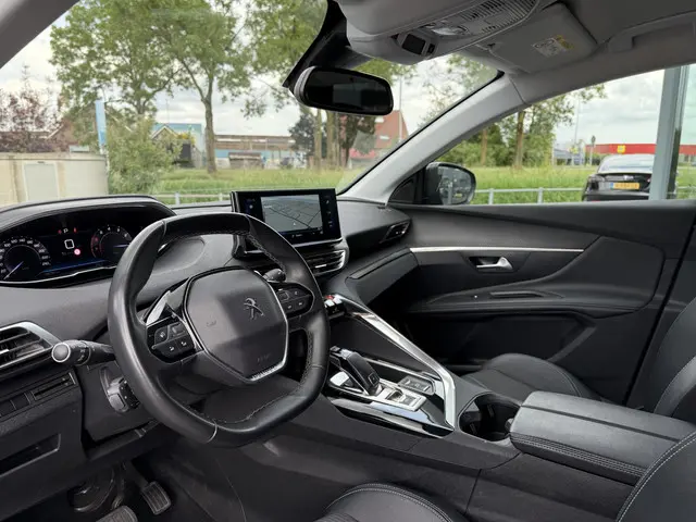 Peugeot 3008 1.2 PureTech Aut. 2022 Benzine 10