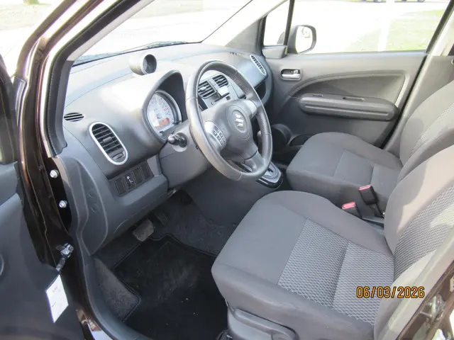 Suzuki Splash 1.2 Comfort automaat 2013 Benzine 2