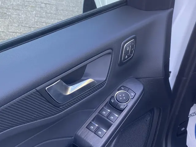 Ford Kuga 2.5 PHEV ST-Line X 2026 Hybride Benzine 23