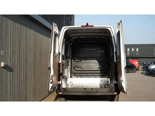 Renault Master T35 2.0 dCi 150 L2H2 Extra 2024 Diesel 13