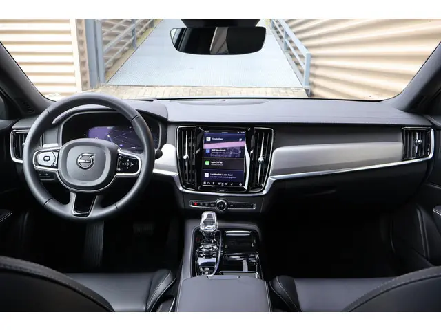 Volvo S90 T8 AWD Ultimate Dark 2024 Hybride Benzine 25