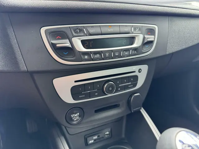 Renault Mégane Estate 1.2 TCe Limited 2015 Benzine 12