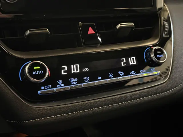 Toyota Corolla 1.8 Hybrid TeamD 2022 Hybride Benzine 12