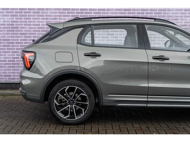 Lynk & Co 01 1.5 Core 2025 Hybride Benzine 37
