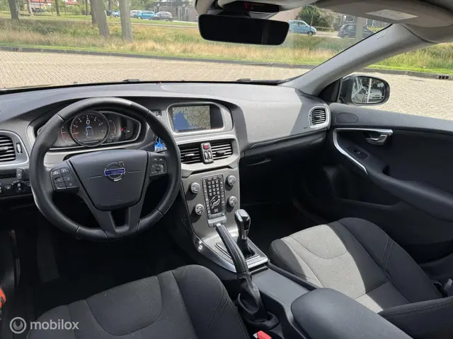 Volvo V40 2.0 T2 Summum 2016 Benzine 12