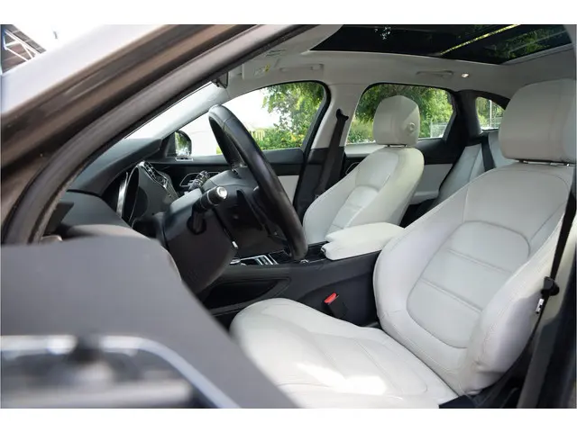 Jaguar F-PACE 2.0 Portfolio Pano AWD 20d 2017 Diesel 12