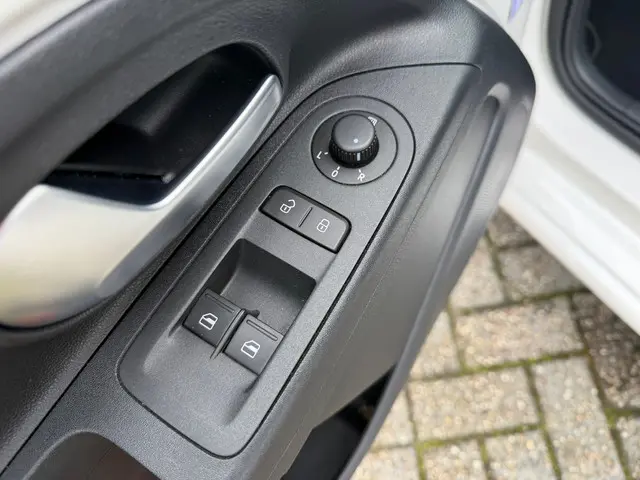 Volkswagen up! 1.0 BMT move up! 2e eigenaar !! 2018 Benzine 20