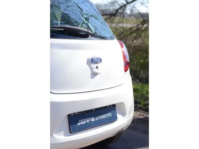 Ford Ka 1.2 Champions Edition start/stop 2013 Benzine 8